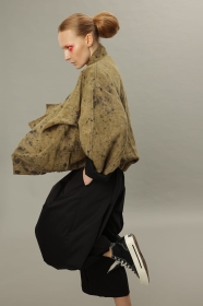 Czarne spodnie ze skróconą nogawką 