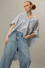 Oversizowa koszula z krótkim rękawem i zapięciem typu polo