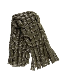 Pikowany, pleciony szal w kolorze grzybowym