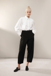 Czarne spodnie z głęboką fałdą-kantem