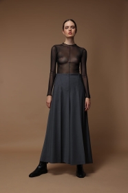 Bardzo szerokie spodnie ze skośnymi kieszeniami