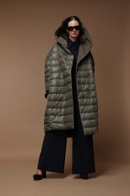 Oliwkowa, dwustronna kurtka z dużym kapturem 