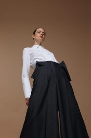 Jeansowe, szerokie spodnie z patkami origami