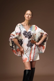 Jedwabna sukienka KYOTO MINI w kolorowym, kwiatowym druku