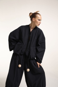 Czarna oversizowa kurtka z kieszeniami